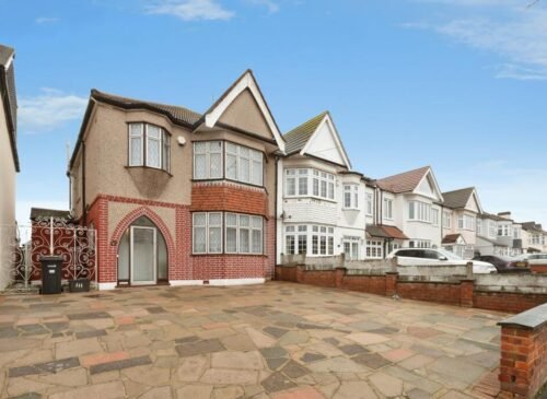 estate agents in Newbury Park