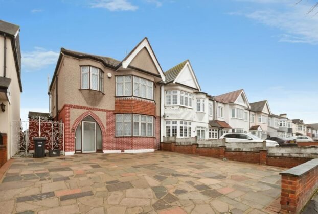 estate agents in Newbury Park